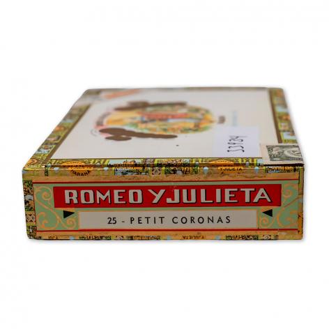 Lot 523 - Romeo y Julieta Petit Coronas