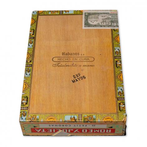 Lot 523 - Romeo y Julieta Petit Coronas