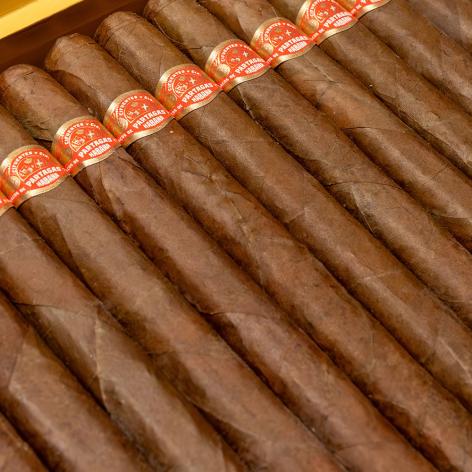 Lot 524 - Partagas Churchill de Luxe