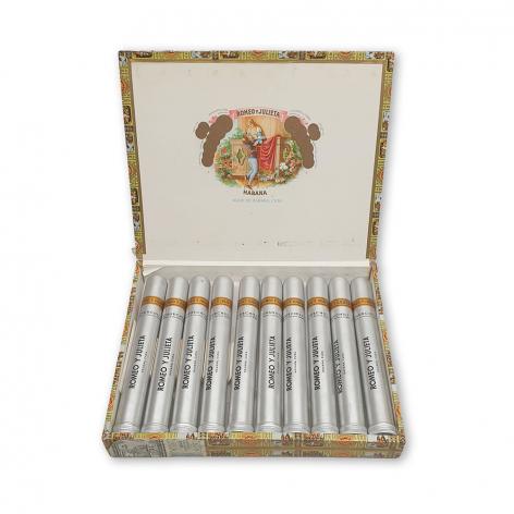 Lot 527 - Romeo y Julieta Churchills