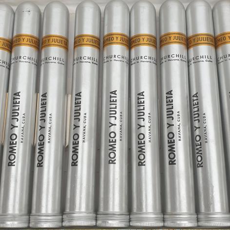 Lot 527 - Romeo y Julieta Churchills