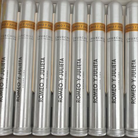 Lot 528 - Romeo y Julieta Churchills 