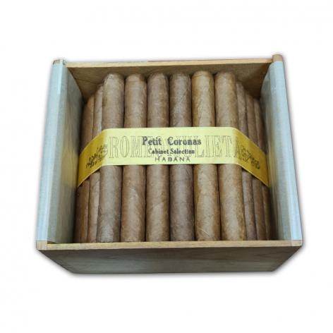 Lot 52 - Romeo y Julieta Petit Coronas  