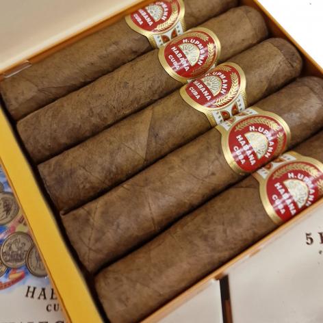 Lot 52 - H.Upmann Half Corona