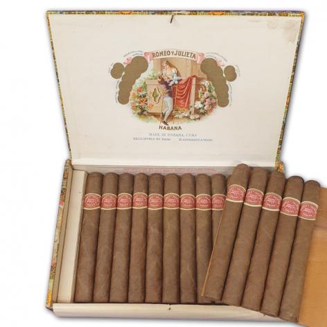 Lot 533 - Romeo y Julieta Coronas   