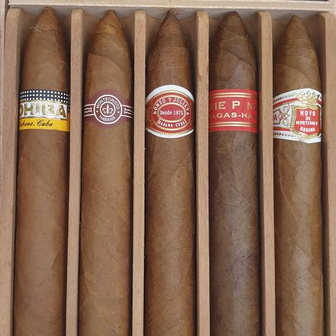 Lot 538 - Seleccion Piramide