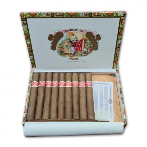 Lot 53 - Romeo y Julieta Petit Coronas  