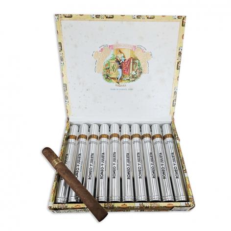 Lot 541 - Romeo y Julieta Churchills