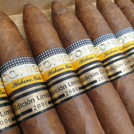 Lot 543 - Cohiba Piramides 