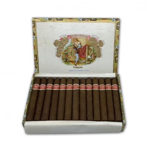 Lot 547 - Romeo y Julieta Tres Petit Coronas