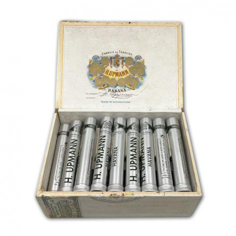 Lot 555 - H. Upmann Coronas Major