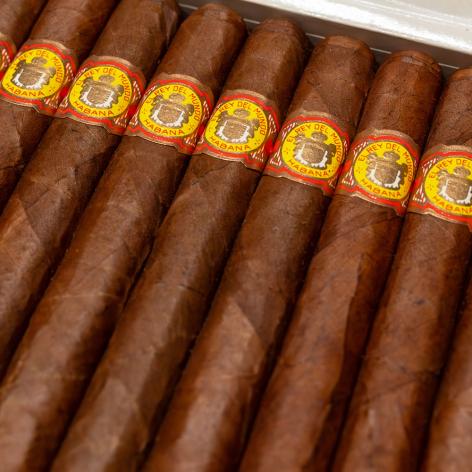 Lot 557 - El Rey Del Mundo Petit Coronas