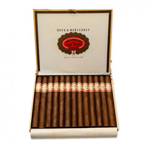 Lot 560 - Hoyo de Monterrey Churchills