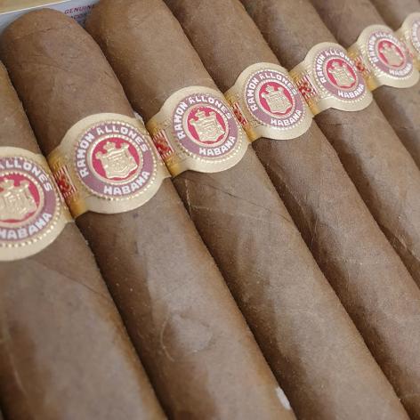 Lot 566 - Ramon Allones Curzons