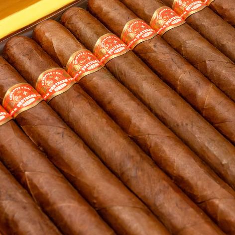Lot 566 - Partagas Churchill de Luxe