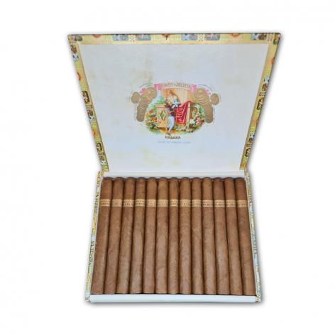 Lot 56 - Romeo y Julieta Churchills  