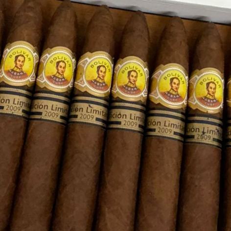 Lot 571 - Bolivar Petit Belicosos