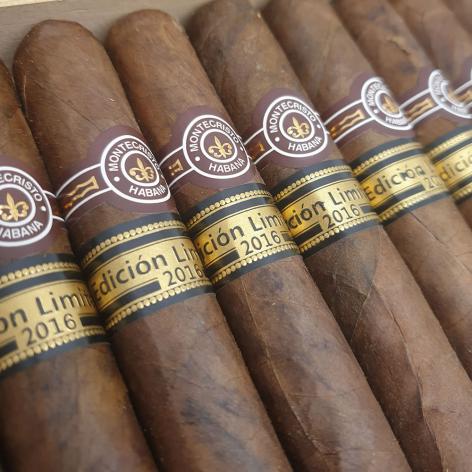 Lot 581 - Montecristo Dantes
