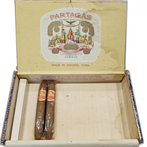 Lot 583 - Partagas Petit Bouquets