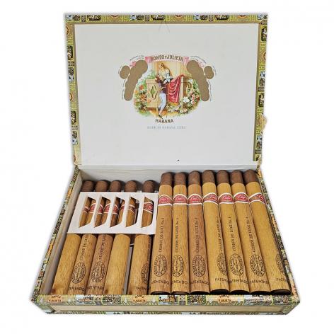 Lot 605 - Romeo y Julieta Cedros de Luxe No. 1