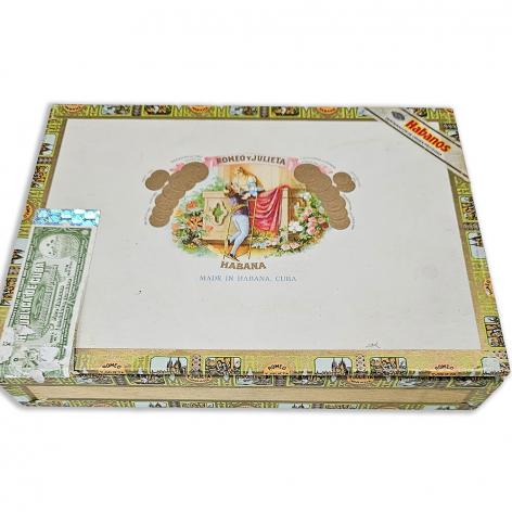 Lot 605 - Romeo y Julieta Cedros de Luxe No. 1