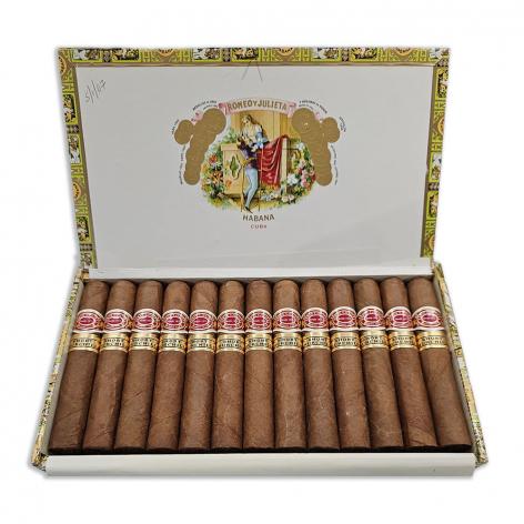 Lot 607 - Romeo y Julieta Short Churchills 