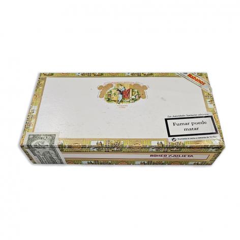 Lot 607 - Romeo y Julieta Short Churchills 