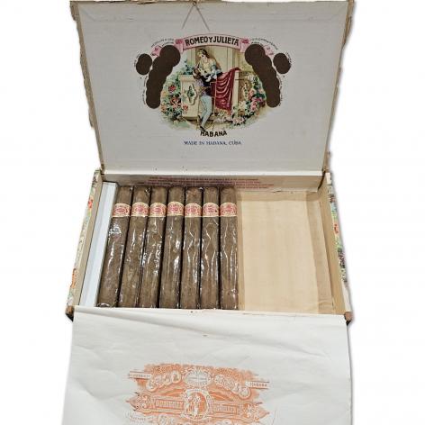 Lot 615 - Romeo y Julieta Petit Romeo