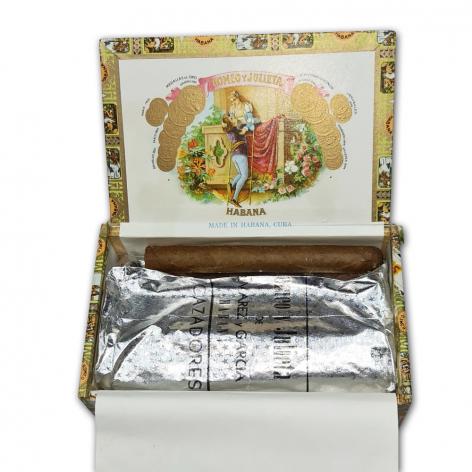 Lot 636 - Romeo y Julieta Cazadores