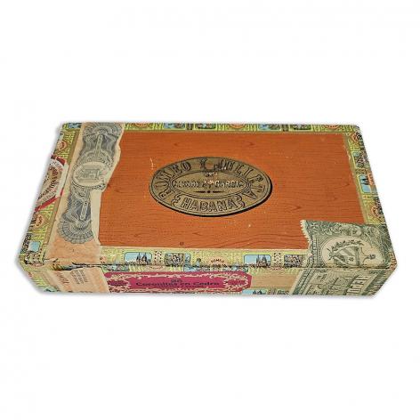 Lot 636 - Romeo y Julieta Coronitas en Cedro