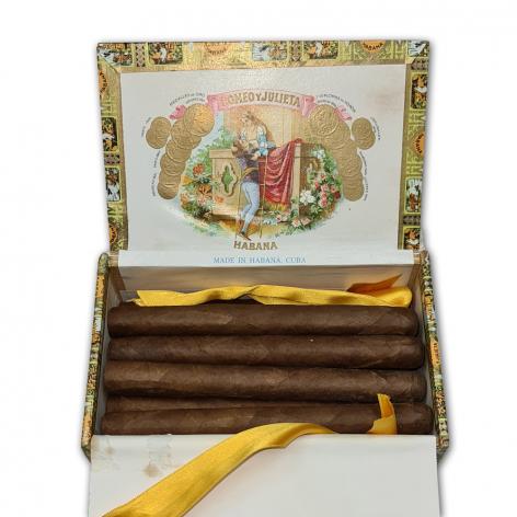 Lot 637 - Romeo y Julieta Cazadores