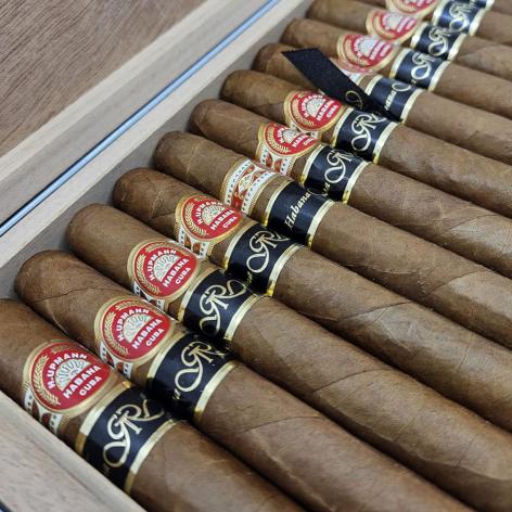 Lot 639 - H. Upmann  Sir Winston Gran Reserva