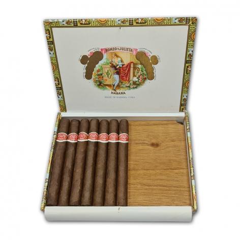 Lot 640 - Romeo y Julieta Coronas