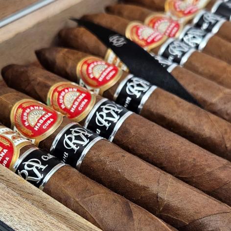 Lot 640 - H. Upmann  No. 2 Reserva