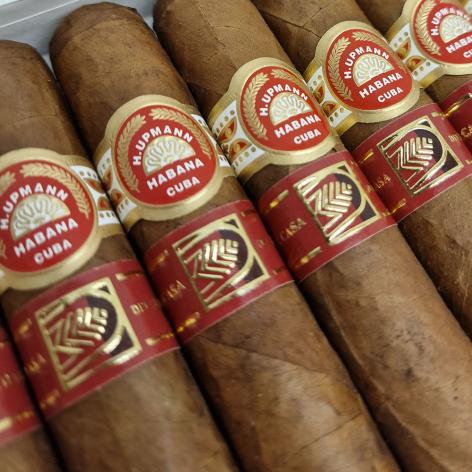 Lot 64 - H. Upmann Royal Robustos