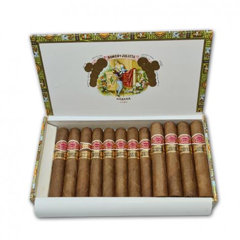 Lot 652 - Romeo y Julieta Short Churchills 