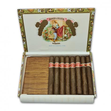 Lot 654 - Romeo y Julieta Tres Petit Coronas