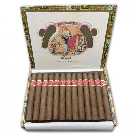 Lot 65 - Romeo y Julieta Sport Largos