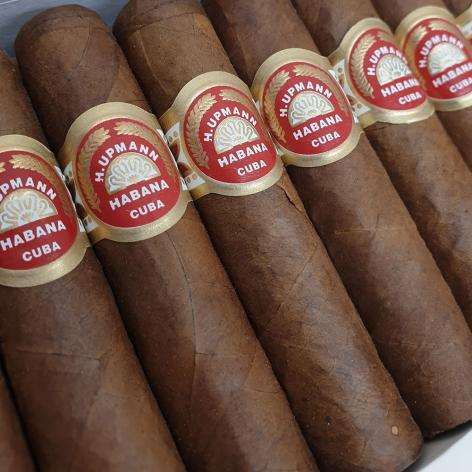 Lot 65 - H.Upmann Half Corona 