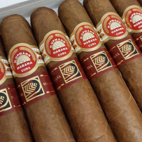 Lot 66 - H. Upmann Royal Robustos