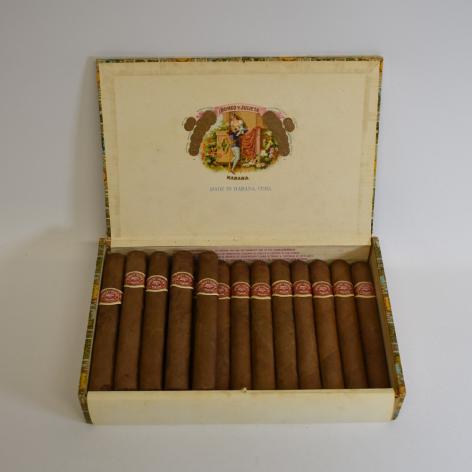 Lot 73 - Romeo y Julieta Petit Coronas 