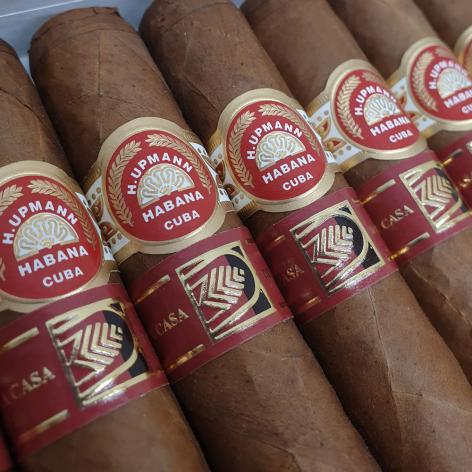 Lot 73 - H.Upmann Royal Robustos