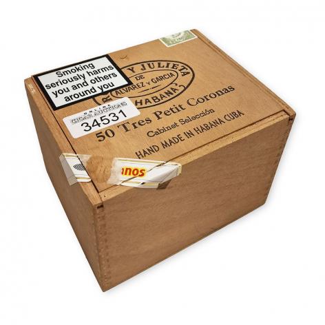Lot 73 - Romeo y Julieta Tres Petit Coronas