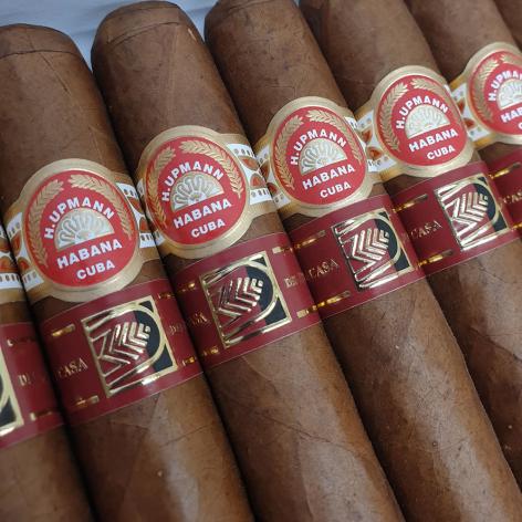 Lot 75 - H.Upmann Royal Robustos