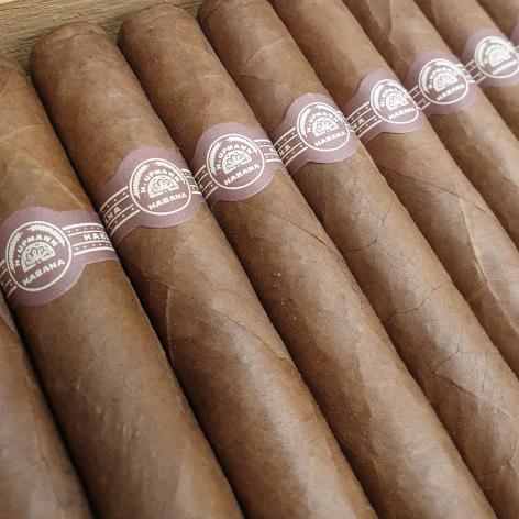 Lot 76 - H.Upmann Sir Winston