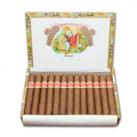 Lot 79 - Romeo y Julieta Tres Petit Coronas