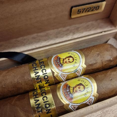 Lot 79 - Bolivar Royal coronas