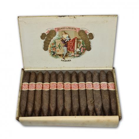 Lot 823 - Romeo y Julieta Flor Fina