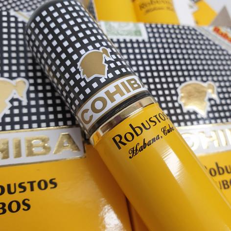 Lot 83 - Cohiba Robustos