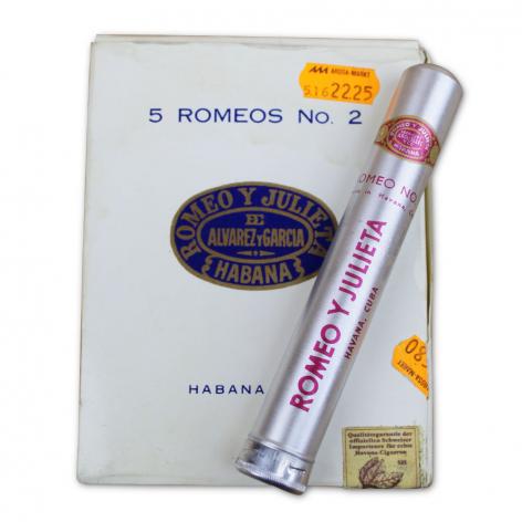 Lot 84 - Romeo y Julieta No.2